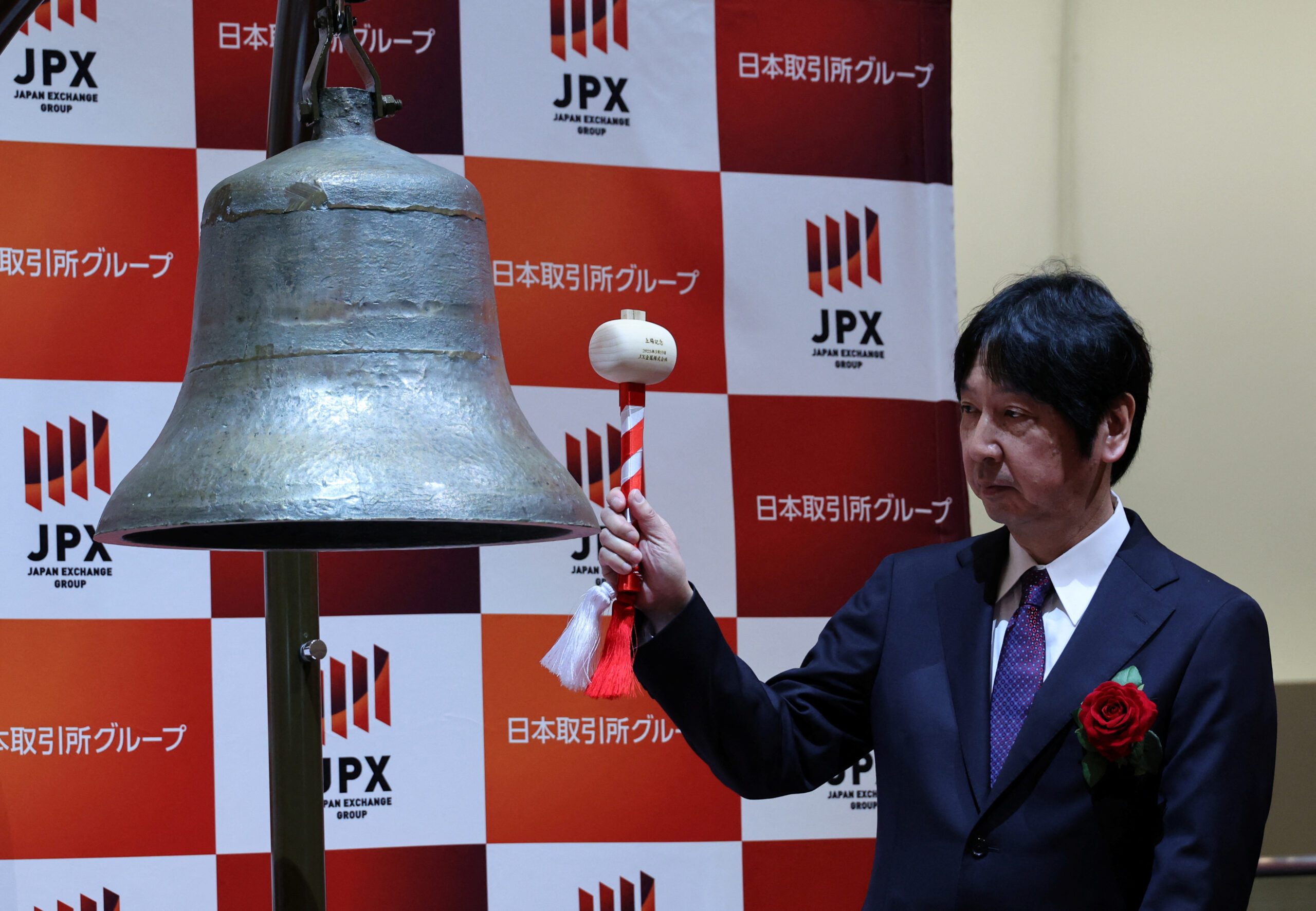 JX Advanced Metals climbs 6.6% on debut after largest Japanese IPO since 2018