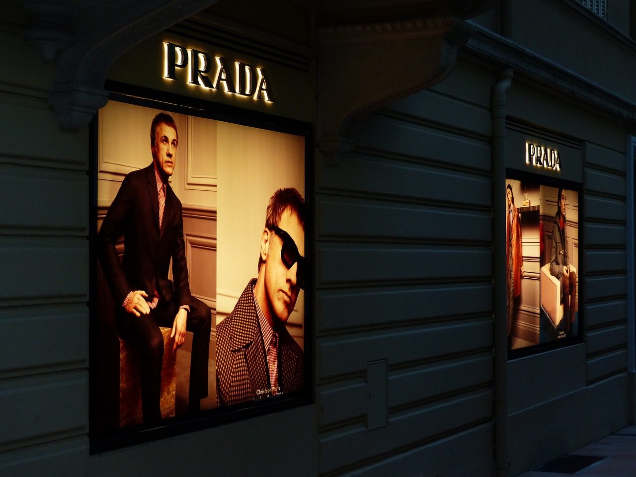 Prada closes in on $1.6b deal to buy Versace from Capri