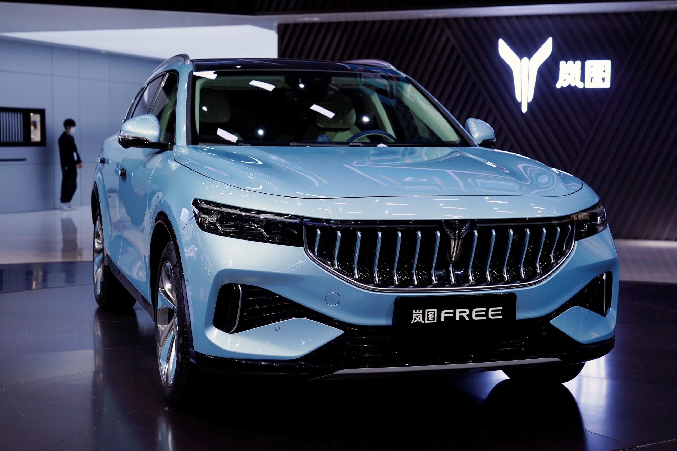 Chinese automakers Dongfeng Motor and Changan Auto hold merger talks