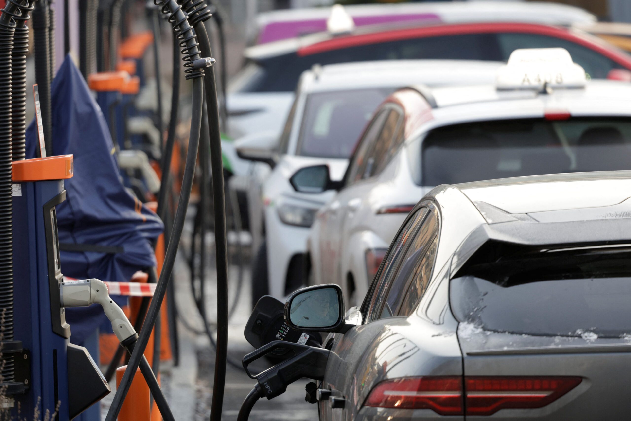 Global EV sales rise in April despite trade disruptions