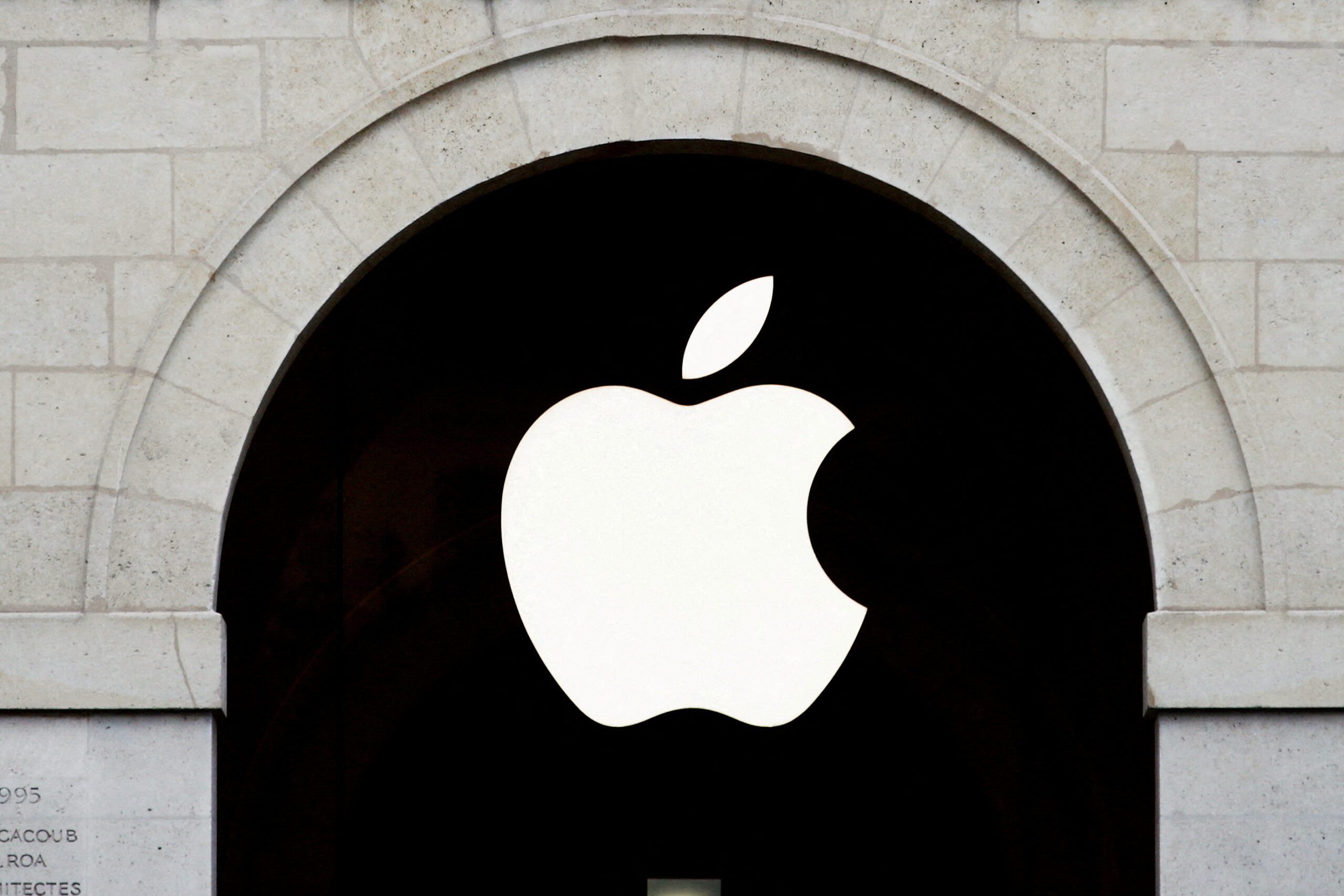 China-listed Apple suppliers see shares slump after Trump's tariff threats