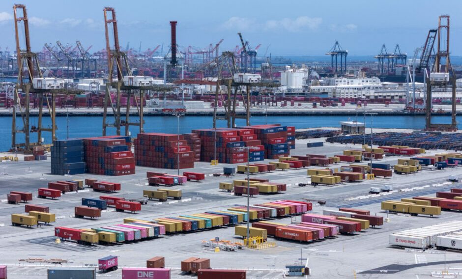 Japan, South Korea hit with 25% tariffs as Trump ramps up trade war