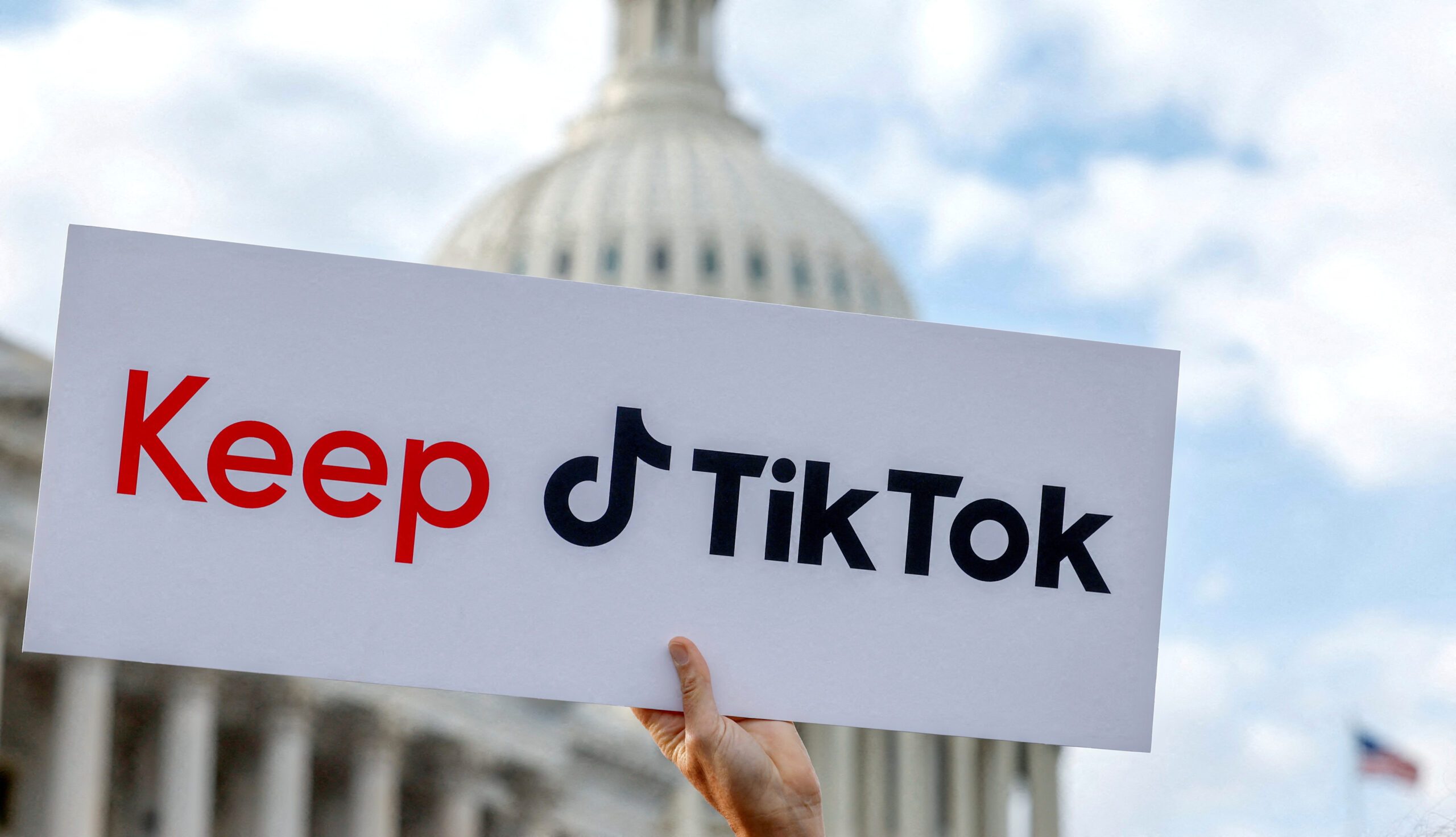 TikTok prepares US app with its own algorithm and user data