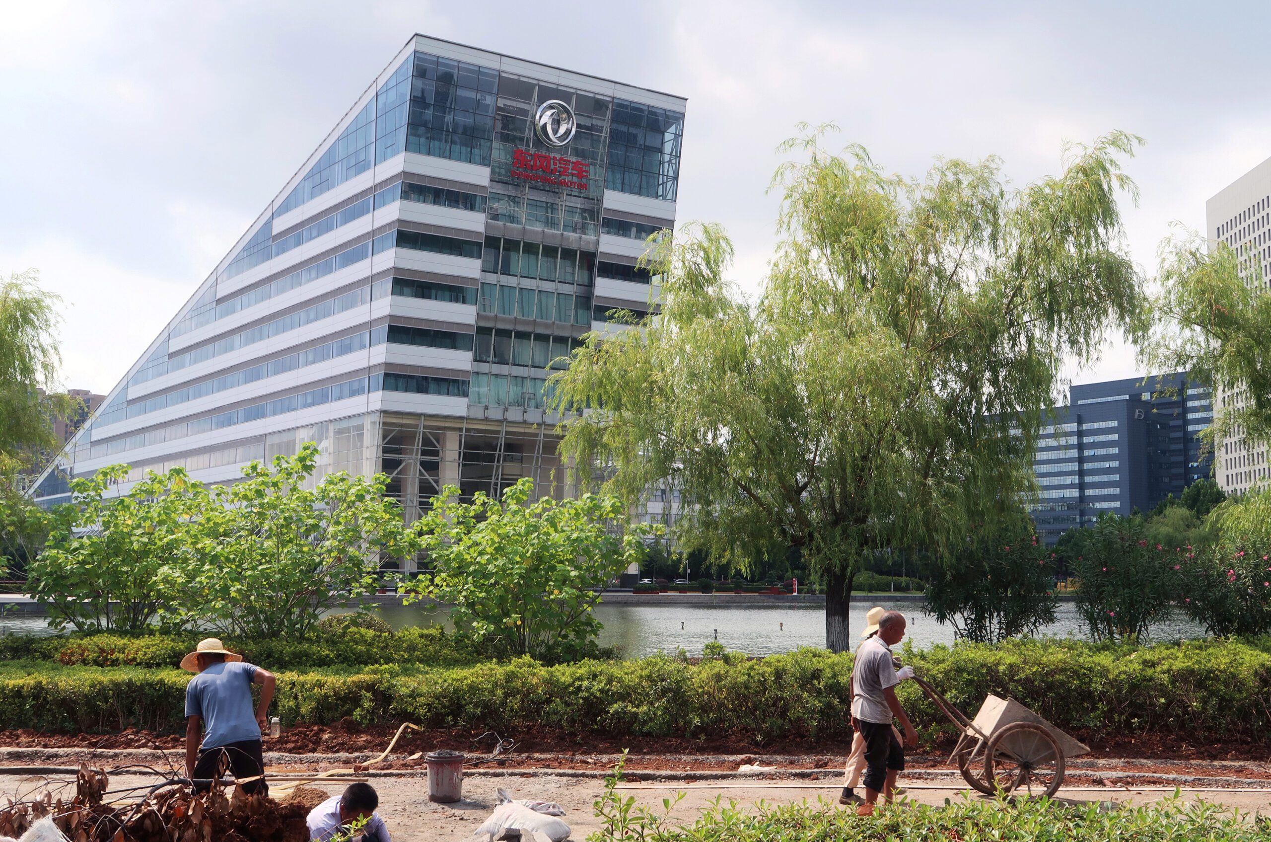Dongfeng spins off EV brand Voyah for independent Hong Kong listing