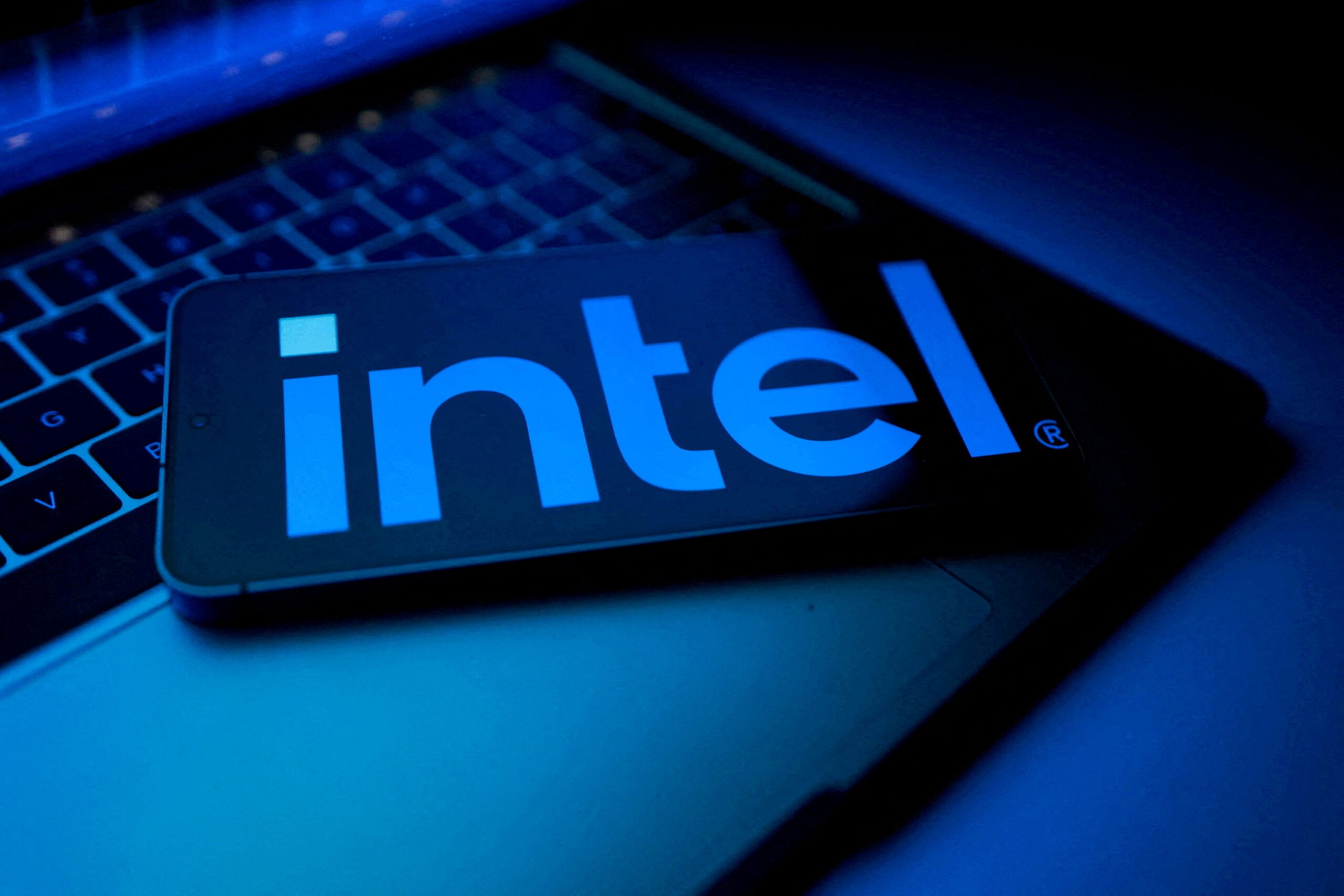 Struggling Intel seeks investment from Apple