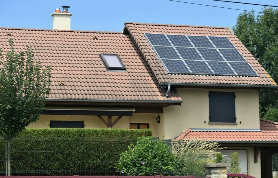 Loan delays, limited state support hinder India's rooftop solar push